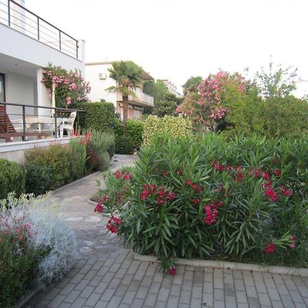 Midavkl Apartment Pirovac Exterior photo